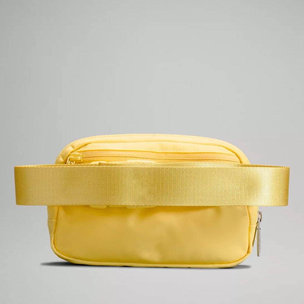 LAST ONE❗️Lululemon Everywhere Belt Bag Sunray ☀️ 🏖 - Picture 4 of 9